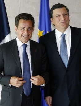 French President Nicolas Sarkozy (left) and Commission President Jos&eacute; Manuel Barroso pictured together in October 2008
